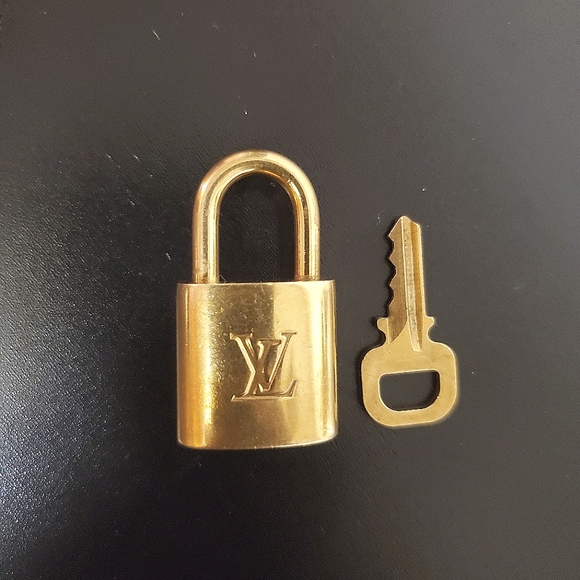 Louis Vuitton #339 lock/key - Picture 5 of 6